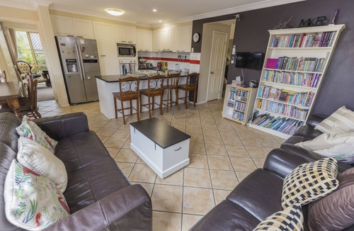 Mansfield House | Home Away From Home! Large executive home with pool.