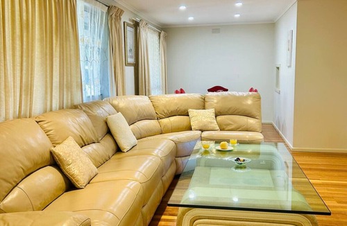 Doncaster House | Home in Doncaster with Gardens, Near Shops & Transport