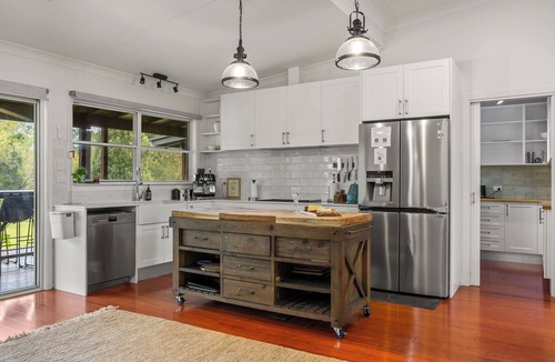 Terania Creek House | Homestead - Creekside Stay Entertainers paradise immersed in nature with creek.