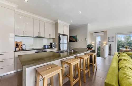 Port Macdonnell Apartment | HORIZONS part of BLUE FIN HOLIDAY HOMES - Ocean Views, Free Wi-Fi & Pet Friendly