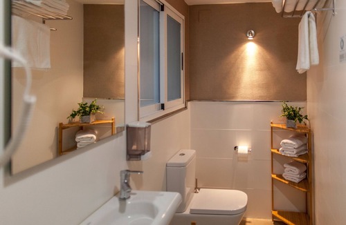 Ciutat Vella Hostel | Host & Home