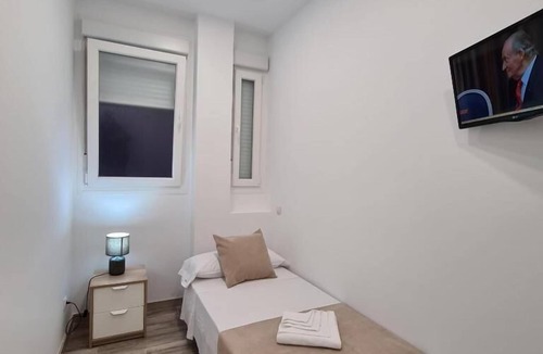 Torrejon de Ardoz Hostel | Hostal Las Fronteras
