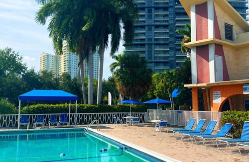 Hallandale Beach Hostel | Hostel ∙ 12 guests
