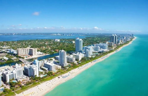 Hallandale Beach Hostel | Hostel ∙ 12 guests