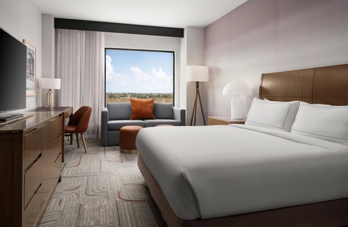 Santa Ana Hotel | Hotel Zessa Orange County Airport, a DoubleTree by Hilton