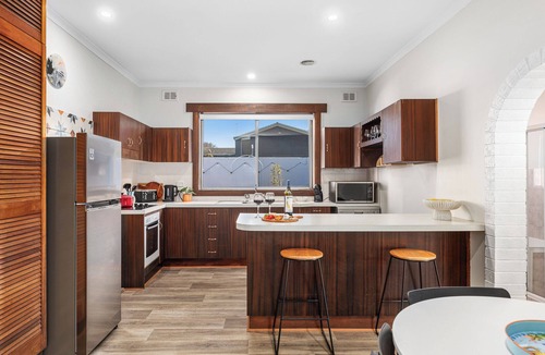 Mount Gambier House | House plus Retreat and Games Room! Sleeps 10 in Mount Gambier, South Australia