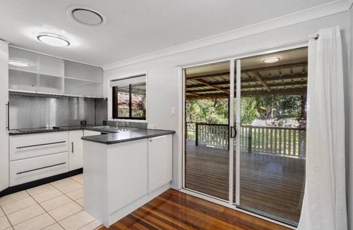 Riverview House | House with huge back yard and side access, 11 Beds