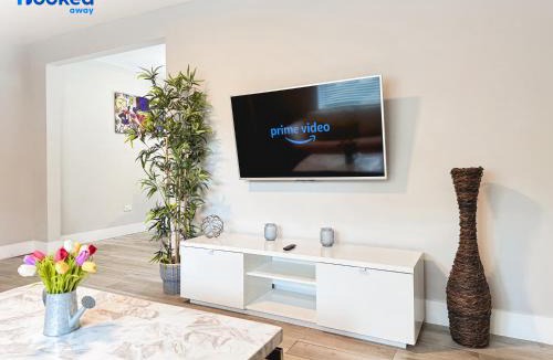Biscayne Park House | HOUSE WITH POOL and BBQ, 12 MIN to the BEACH