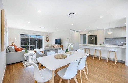 Warrane Villa | "Huon Villa" No.8 – 10 Mins to Airport/CBD