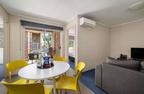 Narrabundah Hotel | ibis Styles Canberra