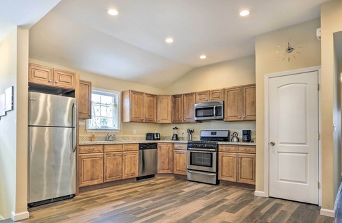 Glen Cove Apartment | Ideally Located Glen Cove Apartment!