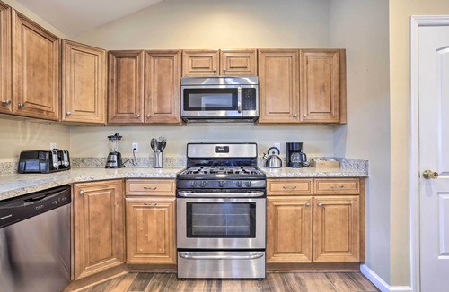 Glen Cove Apartment | Ideally Located Glen Cove Apartment!