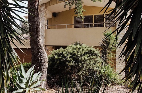 Silverleaves House | Idyllic Beachhouse Pet Friendly - Up to 12 guests