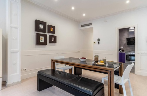 Eixample Apartment | In the heart of Eixample, in a pedestrian area, ideal for families.