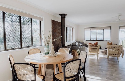 Mount Mellum House | Indooor & Outdoor Fireplace | Acreage | Ocean View | 10min to Australia Zoo