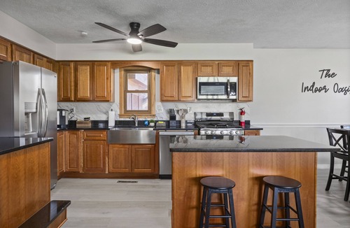 Milan House | Indoor Heated Pool |Game Room|Hot Tub|Sauna Near Sandusky| The Indoor Oasis