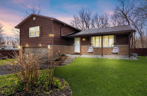 Milan House | Indoor Heated Pool |Game Room|Hot Tub|Sauna Near Sandusky| The Indoor Oasis