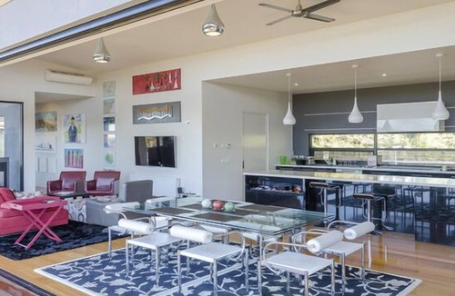 Steels Creek House | Indulge yourself with space to exhale and take in the views over a glass of rose