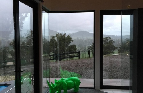 Steels Creek House | Indulge yourself with space to exhale and take in the views over a glass of rose