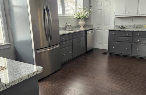 Montgomery House | Indulgent Downtown Retreat - Beautiful Historic Home - 10 Guests - 6 Beds