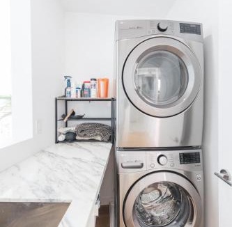 Eagle Rock House | Industrial&Stylish 3 bedroom 3 bathrooms Home With Views and Hot tub