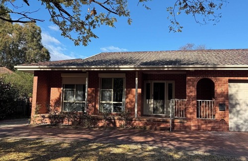 Turner House | Inner North Gem | King Room Near ANU and City Centre