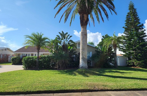 South Daytona House | Intercostal channel house with boat dock and ping-pong table