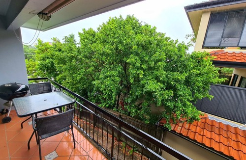St. Lucia Apartment | Ironside Catchment: 3-Month Executive Family Base. Walk to UQ & Ferry.