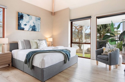 Comerong Island House | Island Oasis – absolute waterfront, boat ramp, firepit