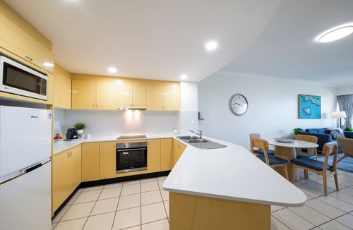 Airlie Beach Apartment | Island Views, Resort Pool & Gym – Steps from Airlie Beach Main Street