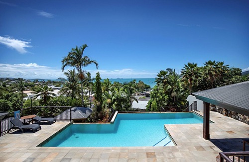 Airlie Beach Apartment | Island Views, Resort Pool & Gym – Steps from Airlie Beach Main Street