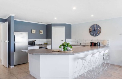 Encounter Bay House | `Islander Escape` - Private Jetty - Kayaks - Family Friendly - Wifi