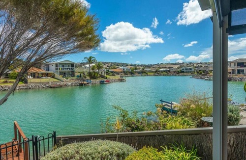 Encounter Bay House | `Islander Escape` - Private Jetty - Kayaks - Family Friendly - Wifi