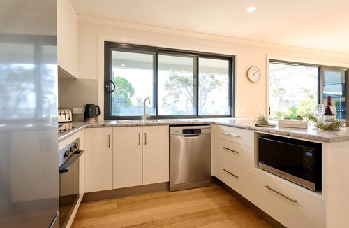 Coles Bay House | Joeys Place -Waterfront family home @ Freycinet!
