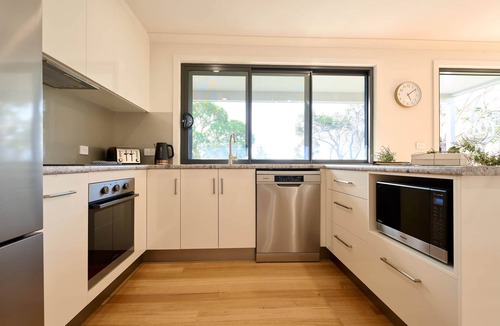 Coles Bay House | Joeys Place -Waterfront family home @ Freycinet!