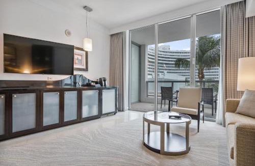 Mid Beach Apartment | Junior Suite at Sorrento Residences- FontaineBleau Miami Beach home
