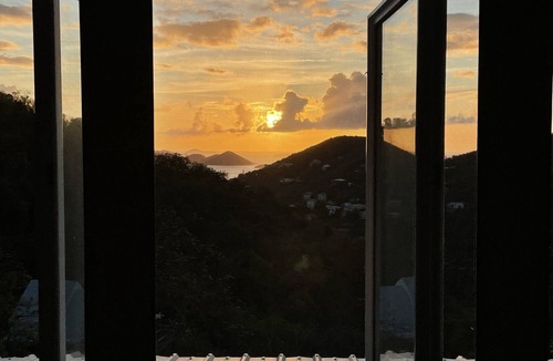 Estate Beverhoutberg and Esperance House | Just Peachy Private Pool Villa, Ford Bronco, Solar+Battery backup, near Cruz Bay
