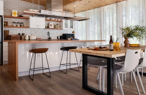 Wheatsheaf House | Kangaroo Creek Estate Daylesford