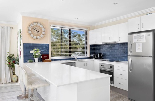 Nelson Bay House | Karinya at Little Beach - Upstairs Half House - Walk to Little Beach