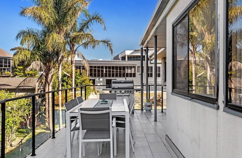 Nelson Bay House | Karinya at Little Beach - Upstairs Half House - Walk to Little Beach