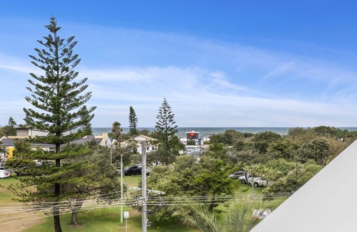 Buddina Apartment | Kawana Beachside Getaway 1 Bedroom Apartment