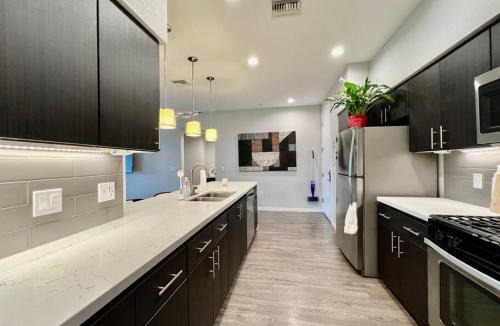 Redwood City Apartment | KING BED - Luxury 2 Bed 2 Bath By Stanford, SFO & Tech Giants in Menlo Park, CA