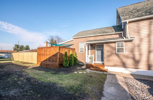 Cheektowaga House | KING Master En-Suite- BRAND NEW Home- Buffalo's Best Kept Secret!