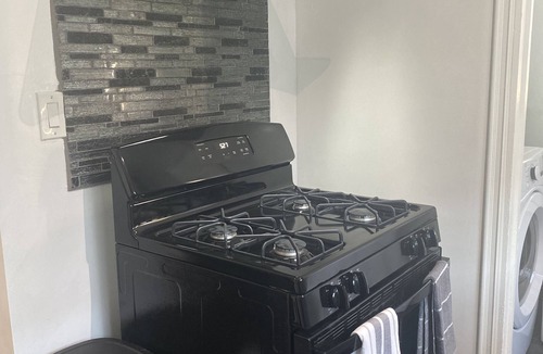 South Gate House | * King size bed * HOME AWAY FROM HOME
