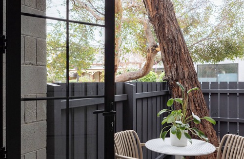 Richmond Apartment | King Studio with Courtyard at MAC Richmond
