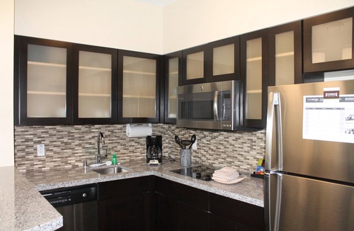 Bressi Ranch Condo | King Suite | Free Breakfast. Pool Access.
