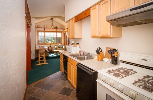 Mendocino Apartment | King suite overlooking Mendocino Village