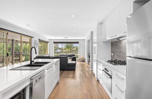 Ocean Grove House | KINGSTON DOWNS - OCEAN GROVE - Sleeps 17 Strictly Family and Corporate Bookings