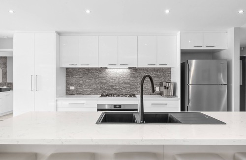 Ocean Grove House | KINGSTON DOWNS - OCEAN GROVE - Sleeps 17 Strictly Family and Corporate Bookings