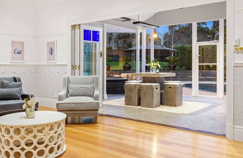 Frankston South House | Kirinaran Manor Pool & Bar Room